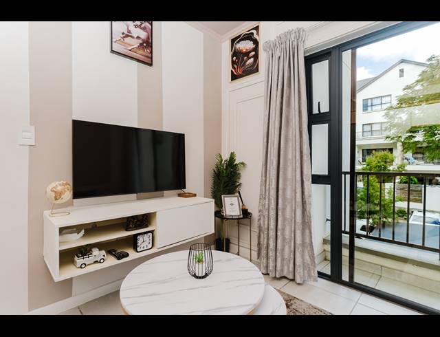 1 BEDROOM APARTMENT FOR SALE IN CROWTHORNE AH